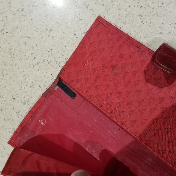 Luz Clairborn Red Triangular Pattern Checkbook Wallet - Picture 4 of 5